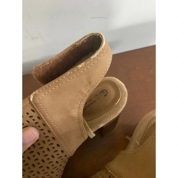 Brown Giani Bernin Sandal Size 8 - Picture 6 of 7